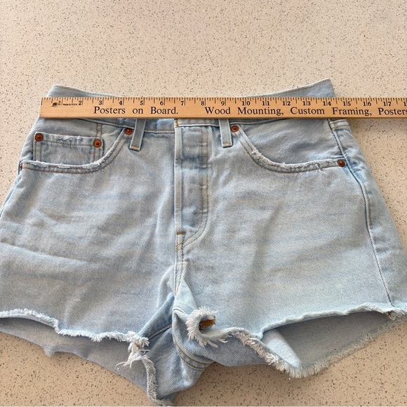 Levi's Women's 501 Button Fly Jean Denim Shorts Size W 27 Cut Off Light Wash - Picture 5 of 16
